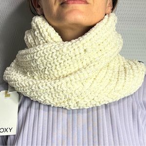 NWT Infinite scarf Roxy